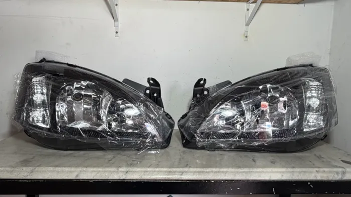 Par de farol corsa Montana 2003/2012 novo 