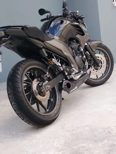 Fazer 250 moto Extra e tem descarga original