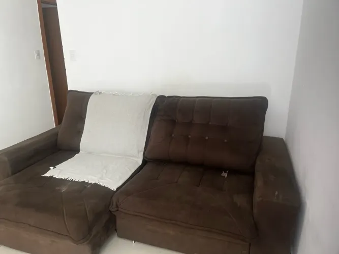 Sofá retrátil disponível à venda .