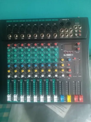 Queima de estoque Mesa de som de 8 canais R$600