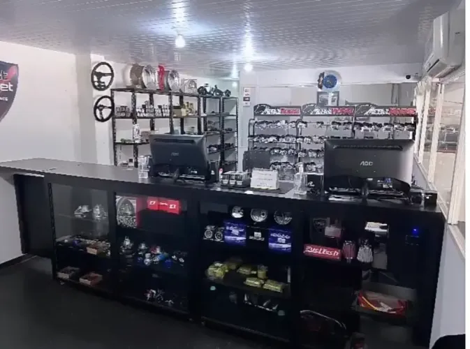 Passo ponto loja montada e espaço para oficina em Campinas / ótima localização