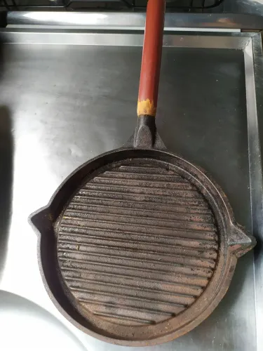 Frigideira de ferro fundido 