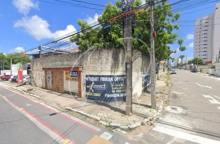 Casa para fins comerciais, ótima localização, 03 quartos (Sendo 01 suíte), gabinete com ba