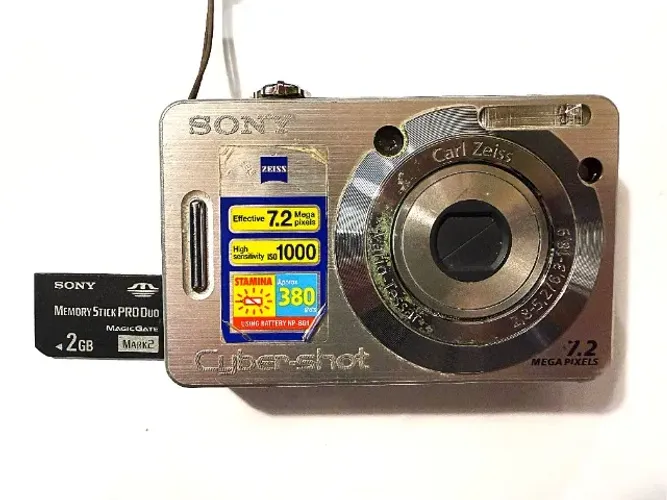 Câmera Sony Cyber-shot DSC-W80 7.2MP CCD Carl Zeiss + 2GB
