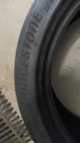 Vendo dois pneus de carro aro 17