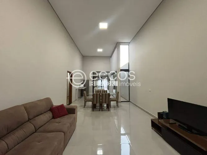 Casa à venda, 3 quartos, 1 suíte, 4 vagas, Chácaras Residenciais Santa Maria - Votorantim/