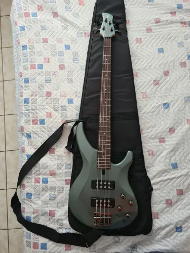 Baixo Yamaha TRBX 304 + Amplificador Borne CB 100