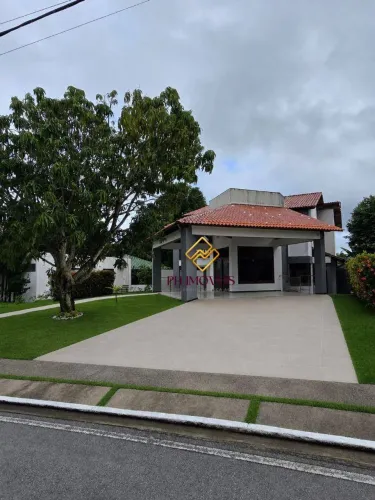 Casa Duplex com Ampla Área Externa e 5 dormitórios - 480m²