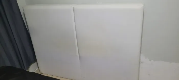 Cabeceira de cama em couro