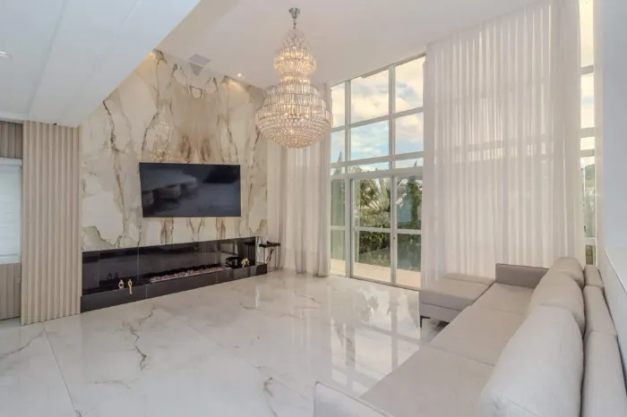 Luxo e Exclusividade: Casa em Condomínio na Praia Brava com 1000m² Privativos