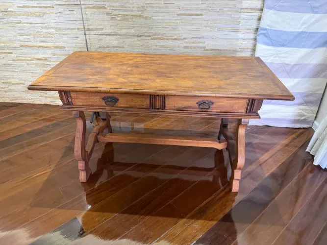 Mesa / Escrivaninha Clássica em Madeira Maciça - Restaurada