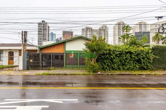 Casa Comercial para Locação - 200m² na Rua Dr. Correia Coelho - Jardim Botânico. - 2684