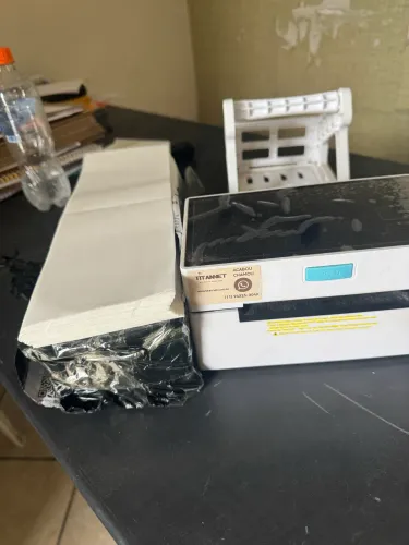 Impressora De Etiqueta Térmica Tipo Zebra CC431 + 1800 etiquetas 10x15 + de Etiqueta