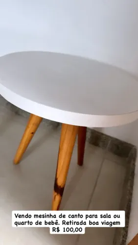 Mesinha de apoio branca