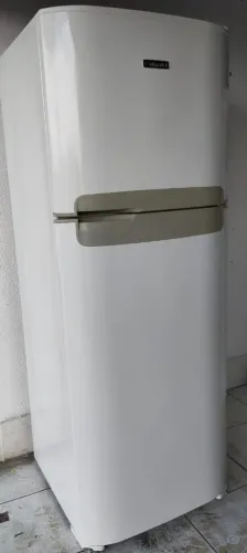 Vendo geladeira Frost Free funcionando perfeitamente faço entrega