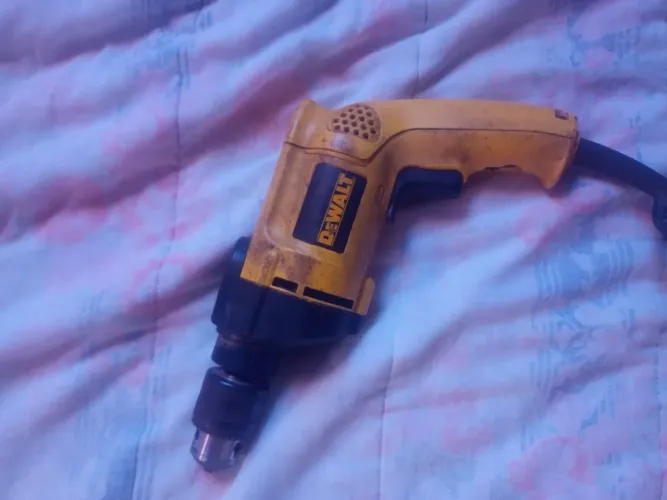 Furadeira DEWALT DW508S 700w *