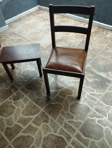 Cadeira sucupira e mesa cabeceira