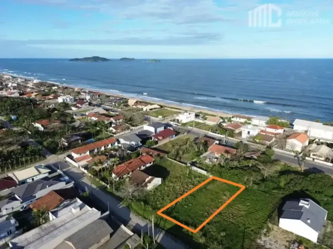 Terreno na quadra mar com 600,00m² (15,00x40,00) | Salinas/BBS