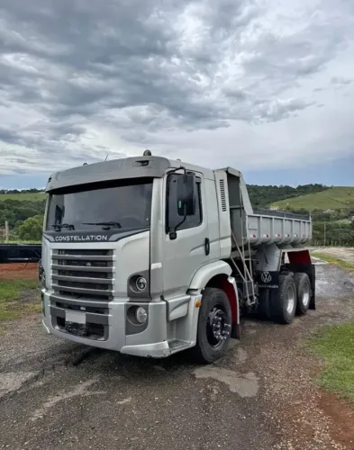 vw 24-250 6x2 2010 caçamba 10m