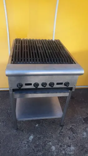 Charbroiler profissional 
