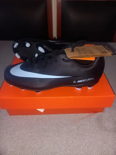  Chuteira da NIKE Original Zerada nunca usada!!!