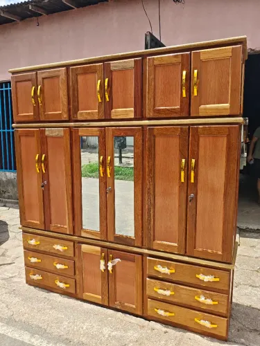 Guarda roupa de madeira espelhado novo frete grátis 