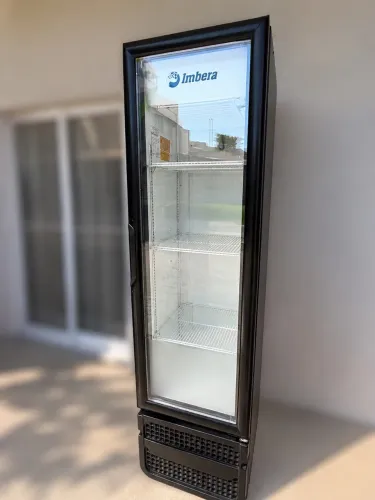 Geladeira Expositora Imbera VR08 - Porta de Vidro - 220V - Excelente Estado