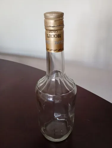 Garrafa pra bebidas