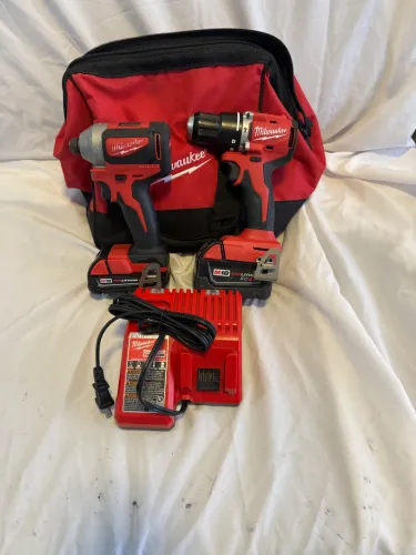 Kit milwaukee Parafusadeira e furadeira m18