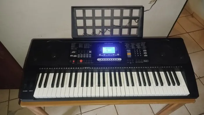 Teclado HKeyBoard HK-812 61 teclas- Ótimo estado