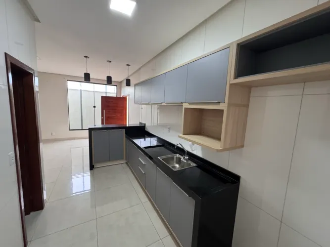 Casa 3 Suítes, localizada No Bairro Cidade Jardim