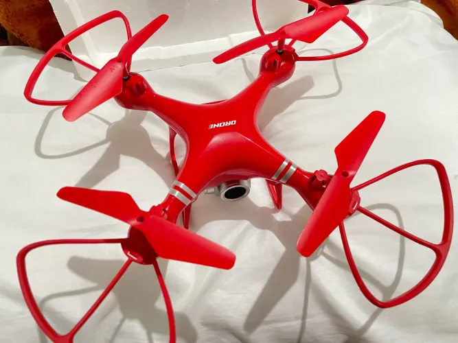 Drone XKY KY101 Vermelho com Câmera HD e Wi-Fi