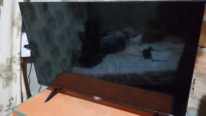 Vendo uma tv Roku, com apenas 3 messes de uso (32 polegadas) 