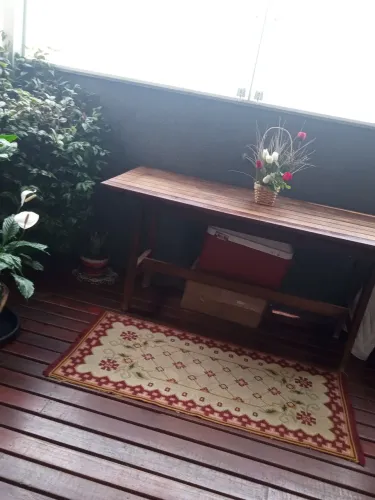 Mesa rústica+quadros em madeira maciça, escupidos.