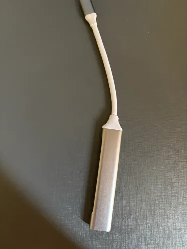 Adaptador USB-C Original (novo) - Compacto e de Alta Qualidade