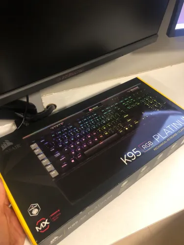 Teclado Mecânico Gamer Corsair K95 RGB Platinum