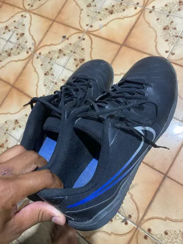 Futsal Nike legend 10 calça 41.42 tmbm