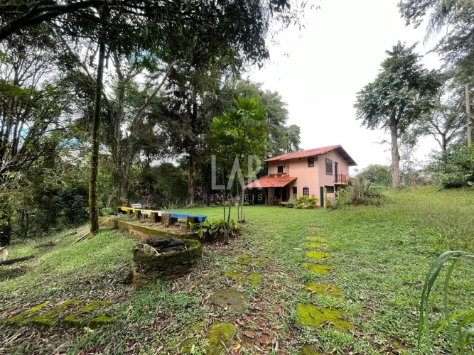 Casa de condomínio à venda com lote de 5.000 m²