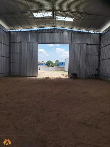 Linha Azul - Excelente Galpão de 500m² com banheiros, cozinha e escritório!!