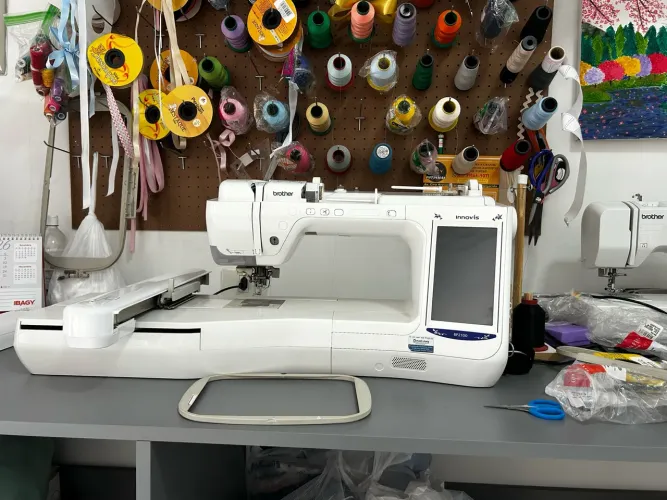Máquina de bordar brother bp 2100 usada , mas funcionando normalmente