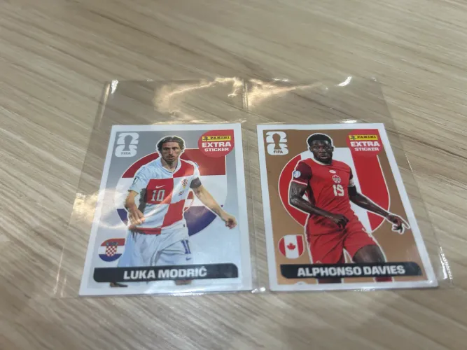 FIGURINHAS MODRIC E DAVIES