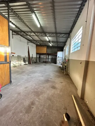 Galpão 300m2