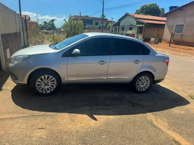 Fiat Grand Siena Essence 1.6 Flex 16V 2015