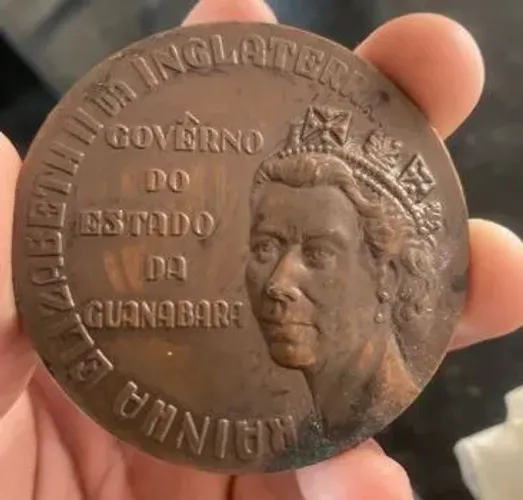 MEDALHA COMEMORATIVA ESTADO DA GUANABARA - RAINHA ELIZABETH II - FRANCISCO NEGRÃO DE LIMA
