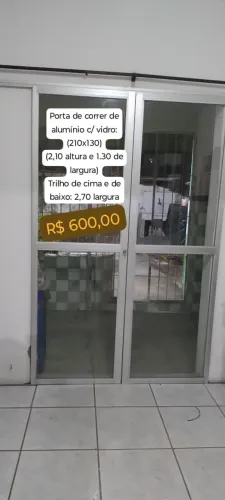Porta de alumínio e Grades de ferro