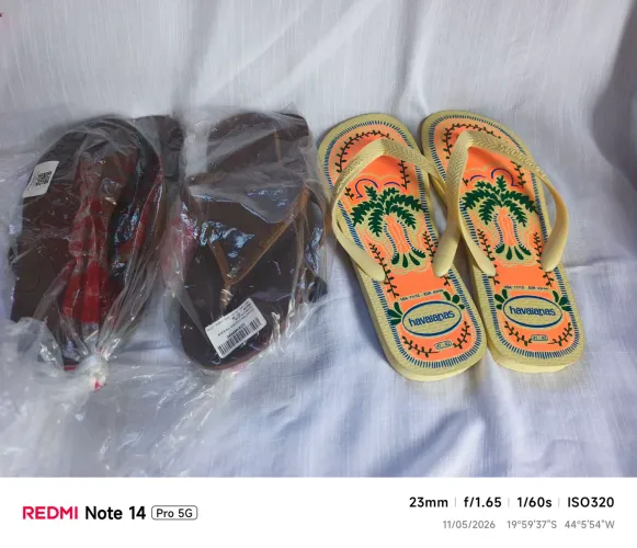 3 Pares de sandálias havaianas. 