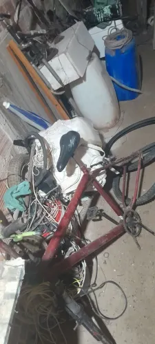 Quadro de bicicleta só faltando os pneus