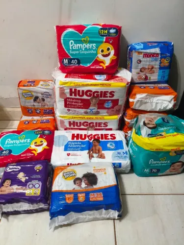 fraldas para bebê novas na embalagem tamanho M