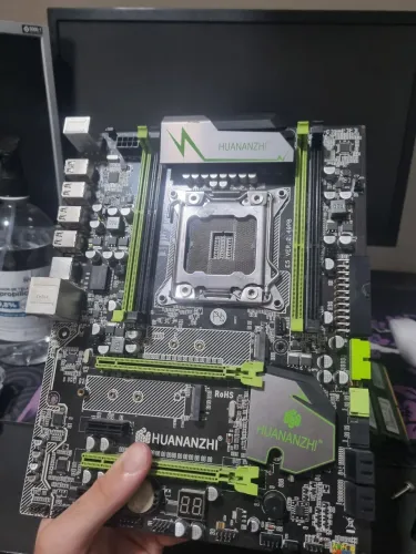 Placa mãe X79 com detalhe