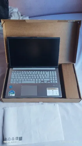 Notebook Asus i3 vivobook . ou troco por iPhone 13 pro max
